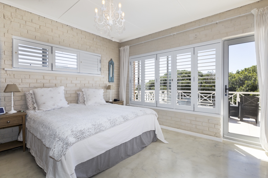 6 Bedroom Property for Sale in West Beach Eastern Cape